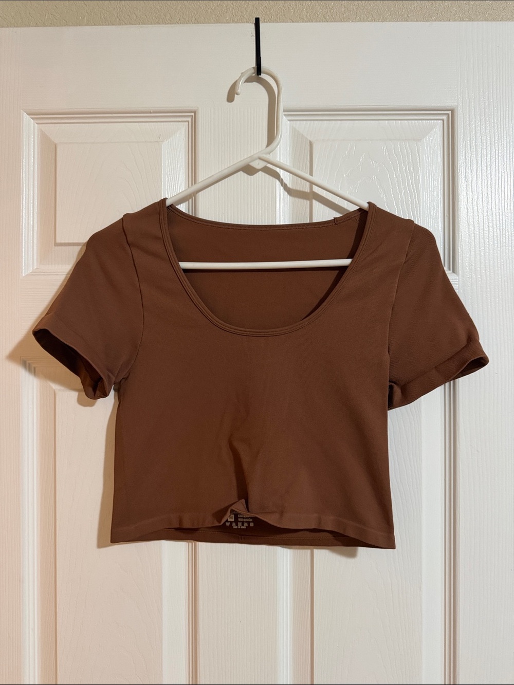 Women's Scoop Neck Crop Top - Brown